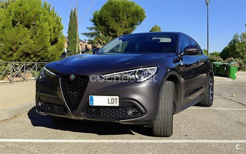 Gris / plata Usado 2020 Alfa Romeo Stelvio Executive SUV | 27.800 € (Precio justo) - Imagen 1/4