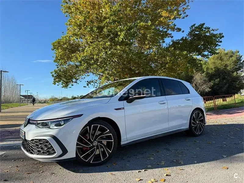 Usado VW Golf VIII GTI 245 CV (180 kW) 2021 Blanco Berlina