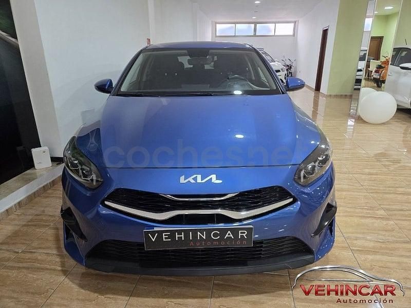 Usado Kia Ceed 120 CV (88 kW) 2023 Azul Utilitario