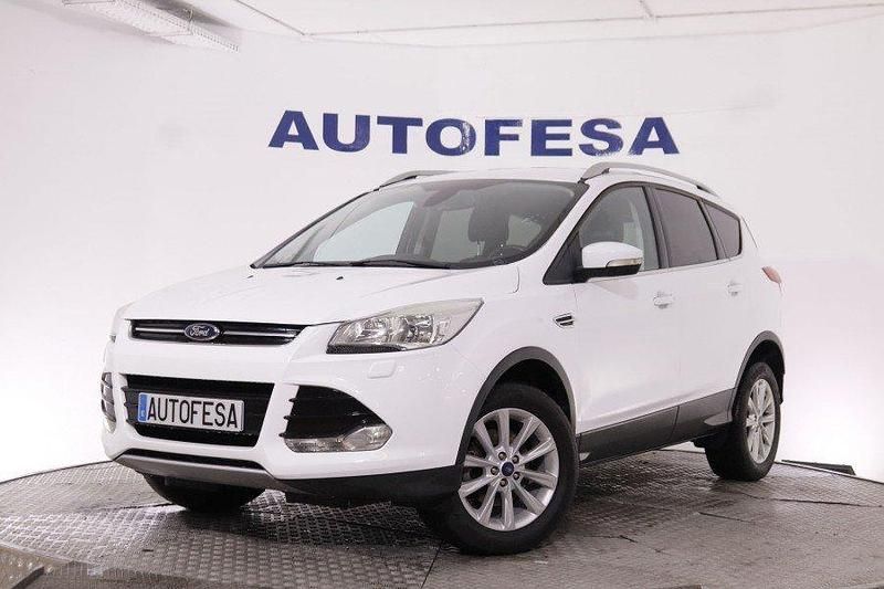 Usado Ford Kuga Titanium 150 CV (110 kW) 2015 Blanco SUV