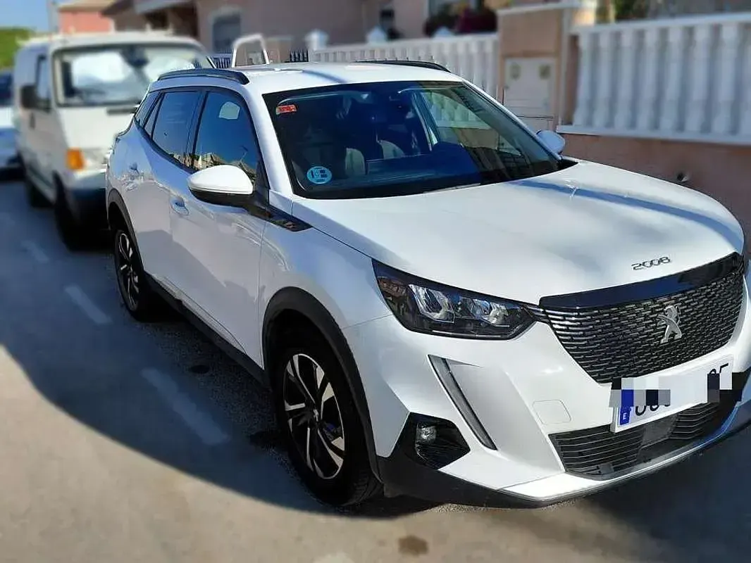 Usado Peugeot 2008 Allure 101 CV (74 kW) 2021 Blanco SUV