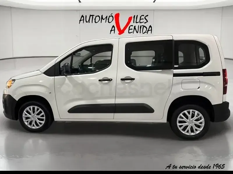 Usado Citroën Berlingo Feel 102 CV (75 kW) 2023 Blanco Monovolumen