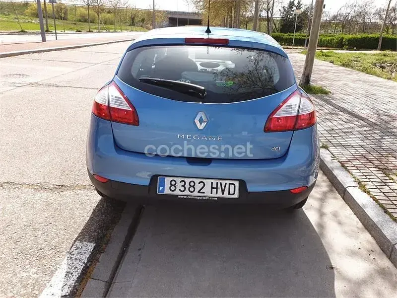 Usado Renault Mégane Dynamique 110 CV (80 kW) 2013 Azul Berlina