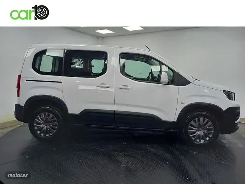 Usado Peugeot Rifter Active 100 CV (73 kW) 2023 Blanco Monovolumen