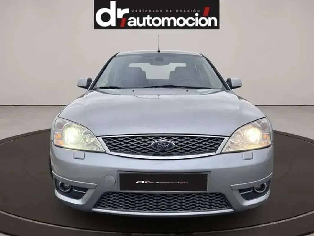Usado Ford Mondeo Titanium X 131 CV (96 kW) 2006 Gris Berlina