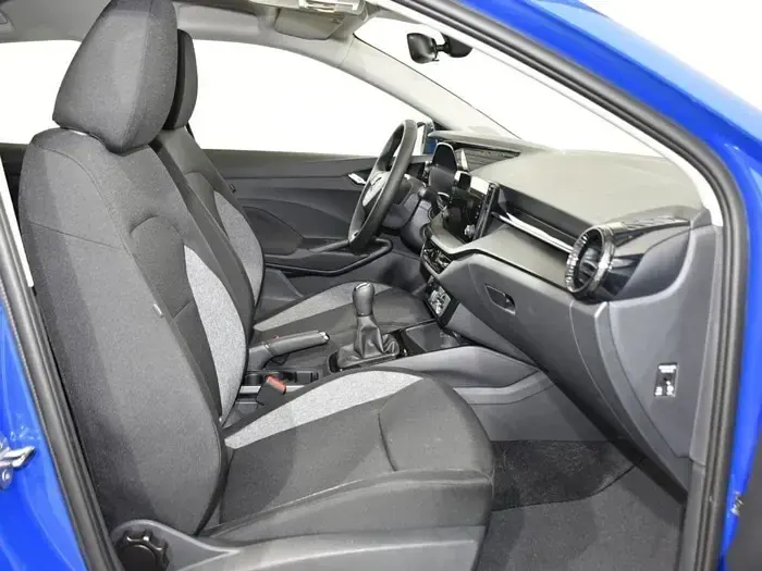 Usado Skoda Fabia Essence 80 CV (58 kW) 2024 Azul Utilitario