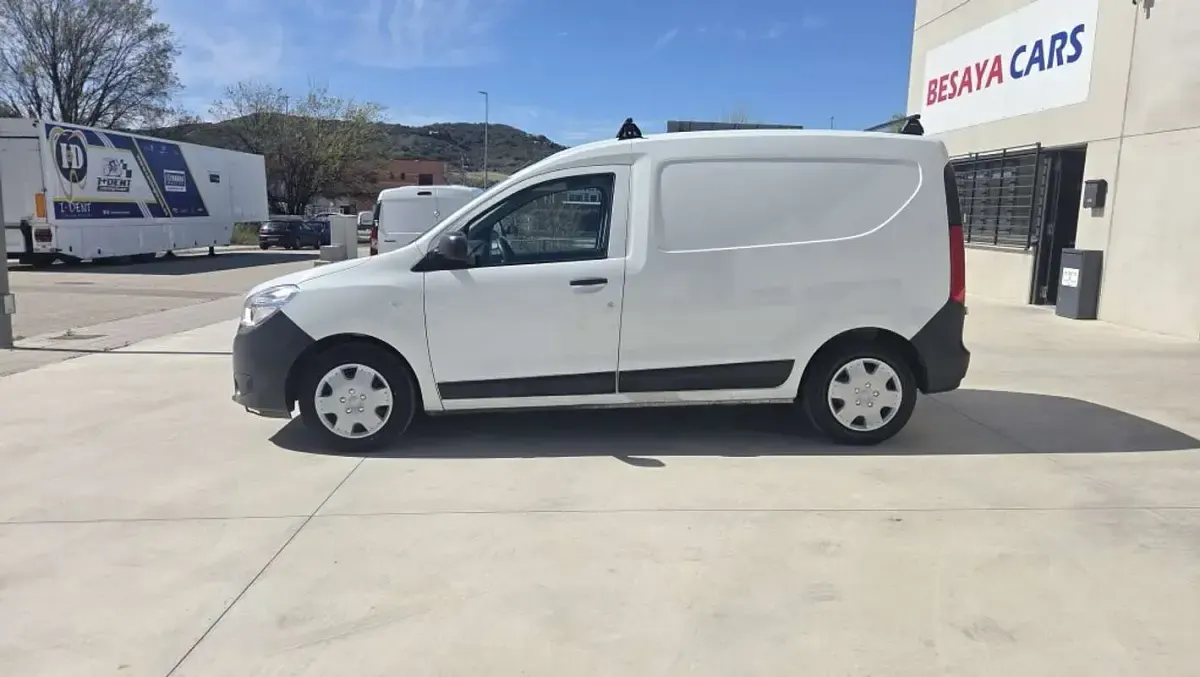 Usado Dacia Dokker Essentiel 102 CV (75 kW) 2019 Blanco Monovolumen