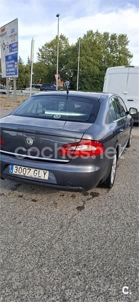 Usado Skoda Superb Ambition 170 CV (125 kW) 2009 Gris / plata Berlina