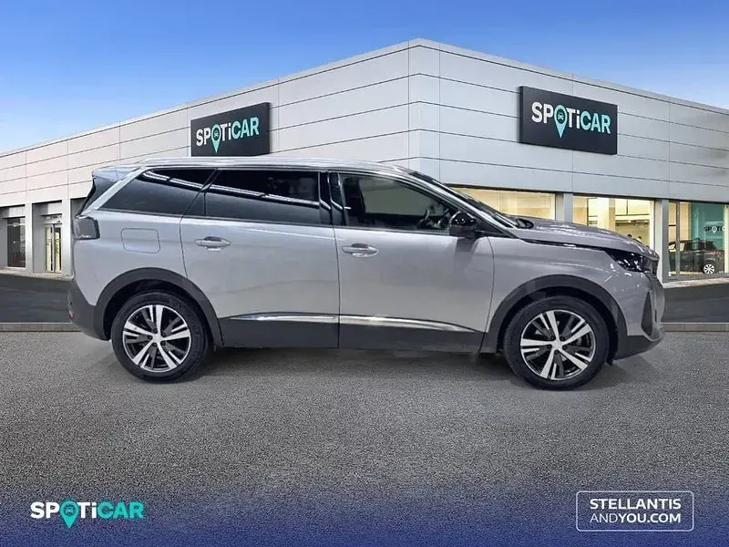 Usado Peugeot 5008 Allure 130 CV (95 kW) 2024 Gris / plata SUV