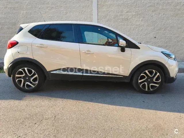 Usado Renault Captur Intens 90 CV (66 kW) 2015 Blanco SUV