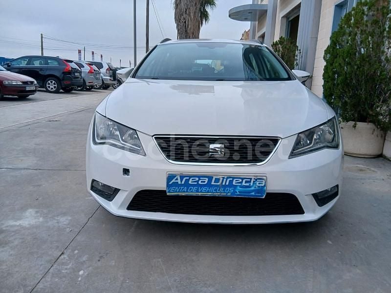 Usado Seat Leon Style 110 CV (80 kW) 2016 Blanco Familiar