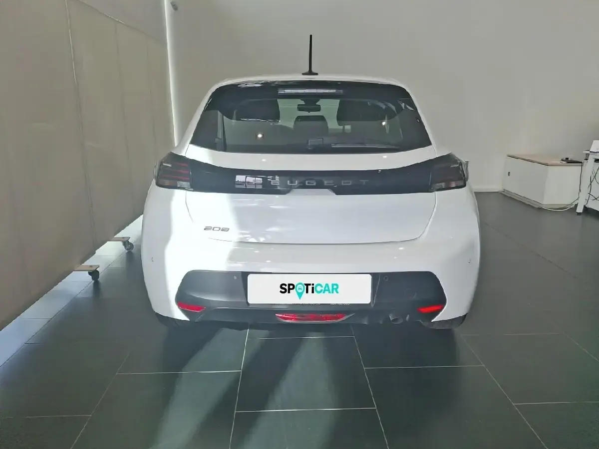 Usado Peugeot 208 Style 100 CV (73 kW) 2025 Blanco Utilitario