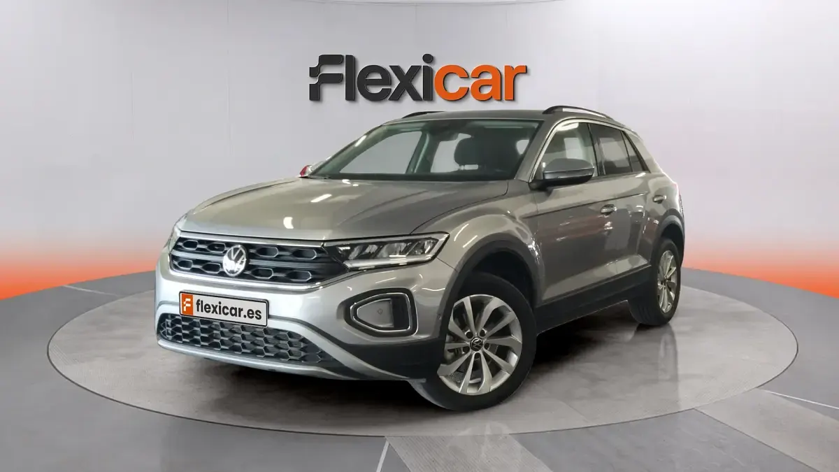Usado VW T-Roc Life 116 CV (85 kW) 2024 Gris SUV