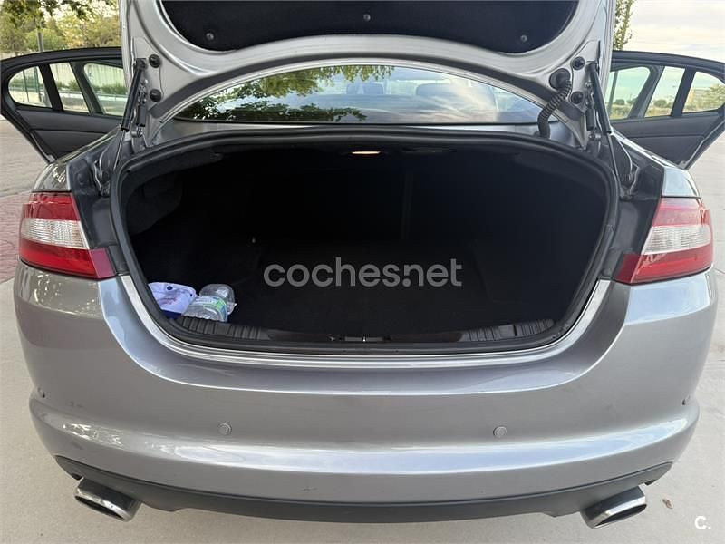 Usado Jaguar XF Luxury 240 CV (176 kW) 2011 Gris / plata Berlina