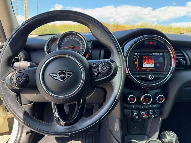 Usado Mini ONE 102 CV (75 kW) 2019 Beige Utilitario
