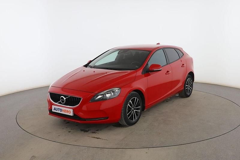 Rojo Usado 2017 Volvo V40 Momentum Utilitario | 11.899 € (Precio justo) - Imagen 1/3