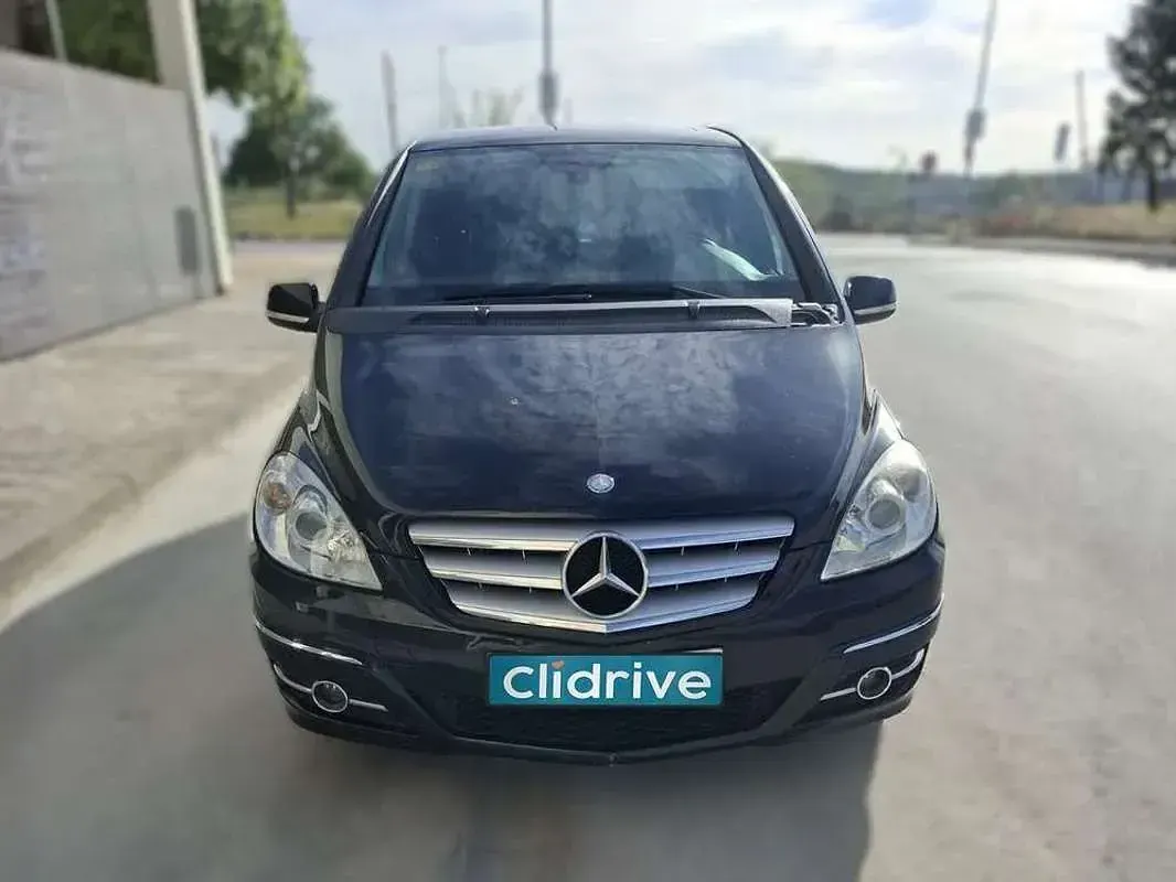 Usado Mercedes B180 Sport Edition 109 CV (80 kW) 2010 Negro Monovolumen
