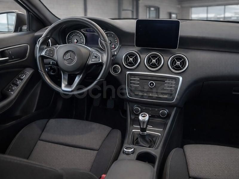 Usado Mercedes GLA180 Urban 122 CV (89 kW) 2017 Gris / plata SUV