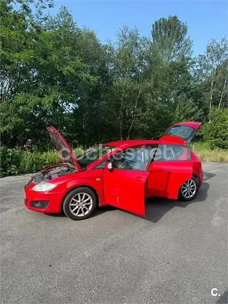 Usado Seat Leon Reference 105 CV (77 kW) 2010 Rojo Utilitario