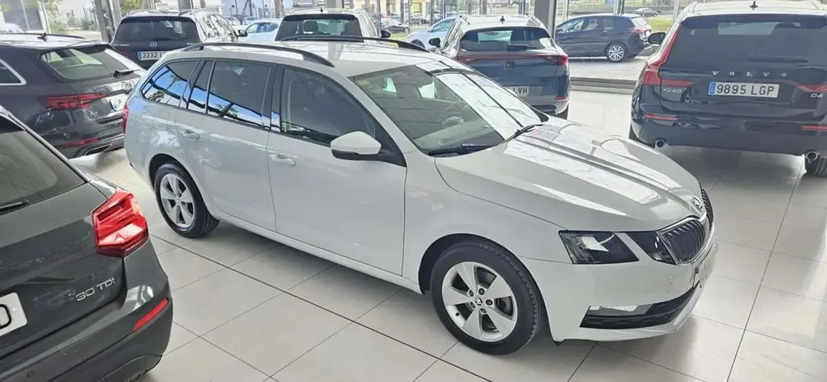 Usado Skoda Octavia 150 CV (110 kW) 2019 Blanco Familiar