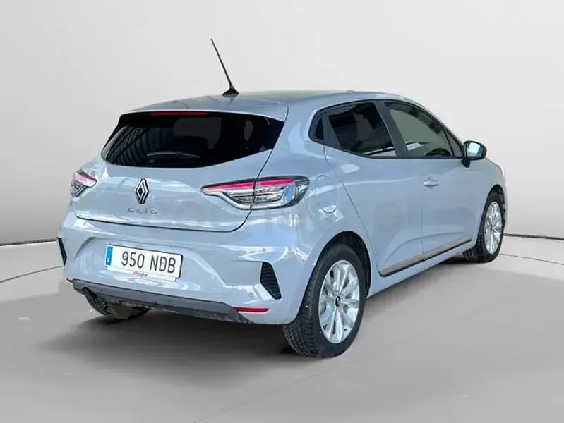 Usado Renault Clio V Evolution 100 CV (73 kW) 2025 Gris / plata Berlina