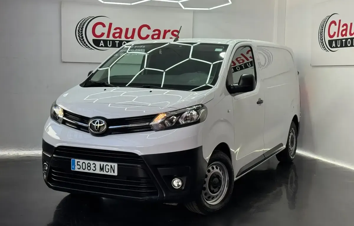 Usado Toyota Proace Plus 120 CV (88 kW) 2023 Blanco Monovolumen