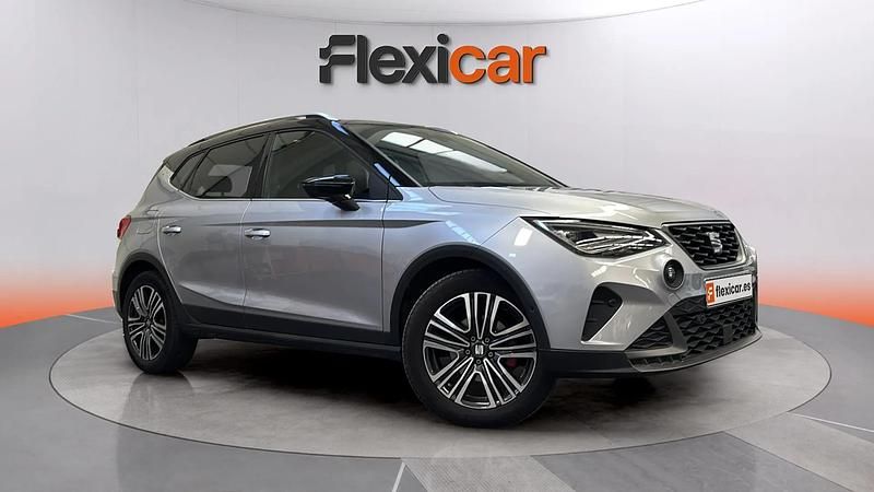 Usado Seat Arona FR 110 CV (80 kW) 2024 Gris SUV