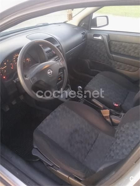 Usado Opel Astra Club 75 CV (55 kW) 2001 Gris / plata Berlina