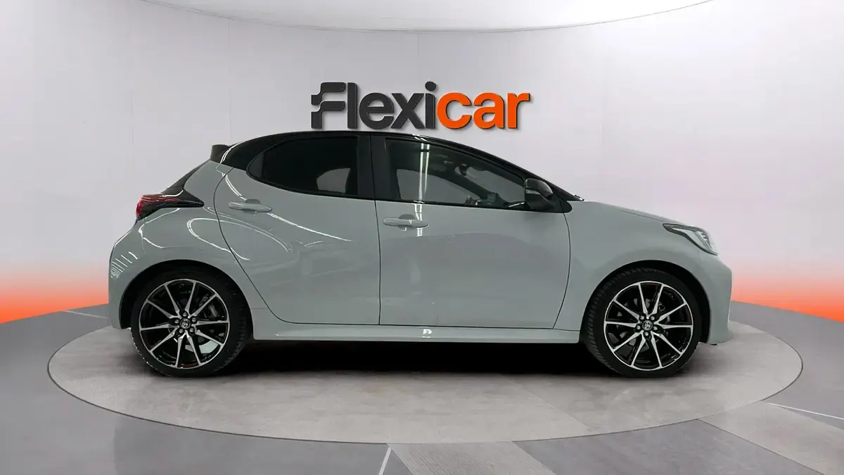 Gebraucht Toyota Yaris Hybrid Sport 116 PS (85 kW) 2024 Grau Limousine