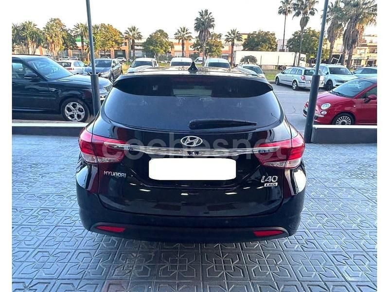 Usado Hyundai i40 136 CV (100 kW) 2019 Negro Familiar