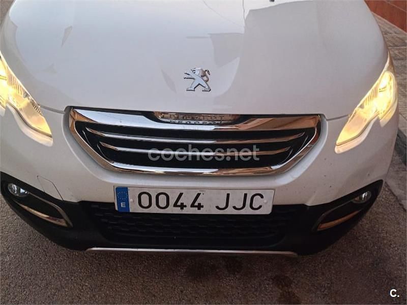 Usado Peugeot 2008 Allure 110 CV (80 kW) 2015 Blanco SUV