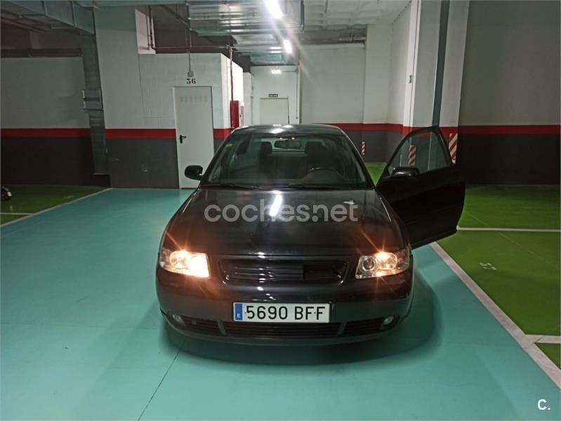 Usado Audi A3 Attraction 130 CV (95 kW) 2001 Negro Utilitario