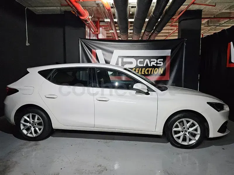 Usado Seat Leon Reference 115 CV (84 kW) 2022 Blanco Berlina