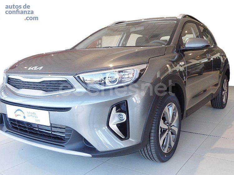 Gris / plata Usado 2024 Kia Stonic SUV | 19.900 € (Precio justo) - Imagen 1/4