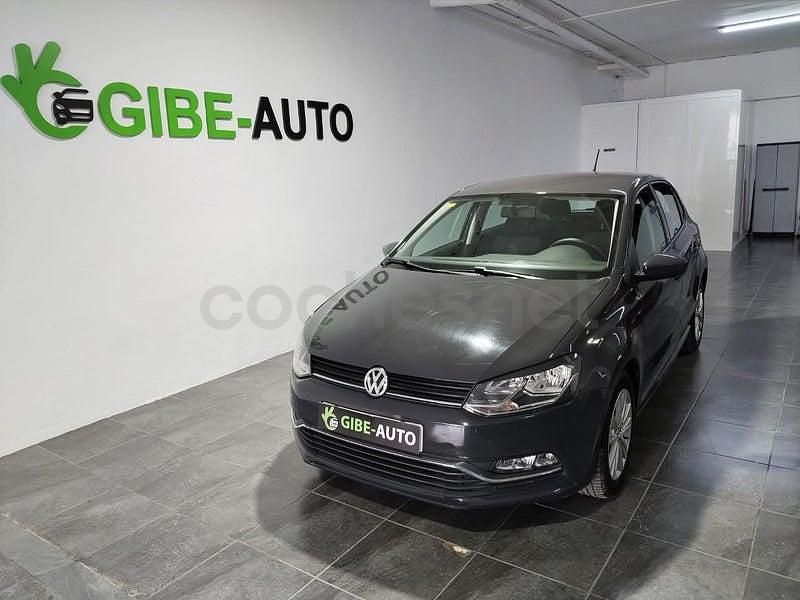 Usado VW Polo Advance 90 CV (66 kW) 2015 Gris / plata Berlina