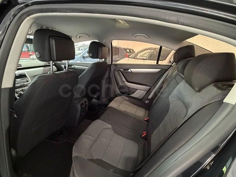 Usado VW Passat Advance 105 CV (77 kW) 2012 Negro Berlina