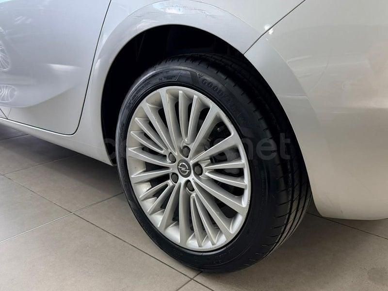 Usado Opel Astra Excellence 140 CV (102 kW) 2016 Gris / plata Berlina