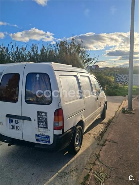 Usado Nissan Cargo 75 CV (55 kW) 1997 Blanco Familiar