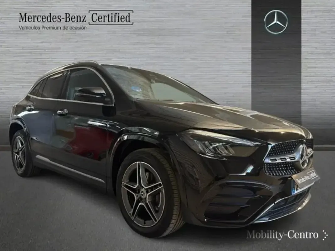 Usado Mercedes GLA250 163 CV (119 kW) 2025 Negro noche SUV