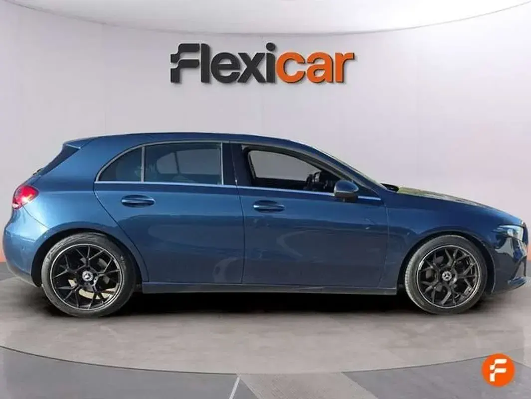 Usado Mercedes A180 136 HP (100 kW) 2019 Azul Sedan