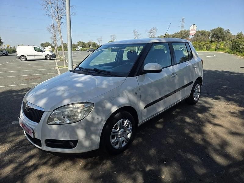 Usado Skoda Fabia 70 CV (51 kW) 2009 Blanco Berlina
