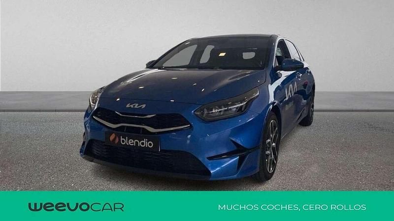 Azul Usado 2024 Kia Ceed Utilitario | 21.390 € (Un poco caro) - Imagen 1/4