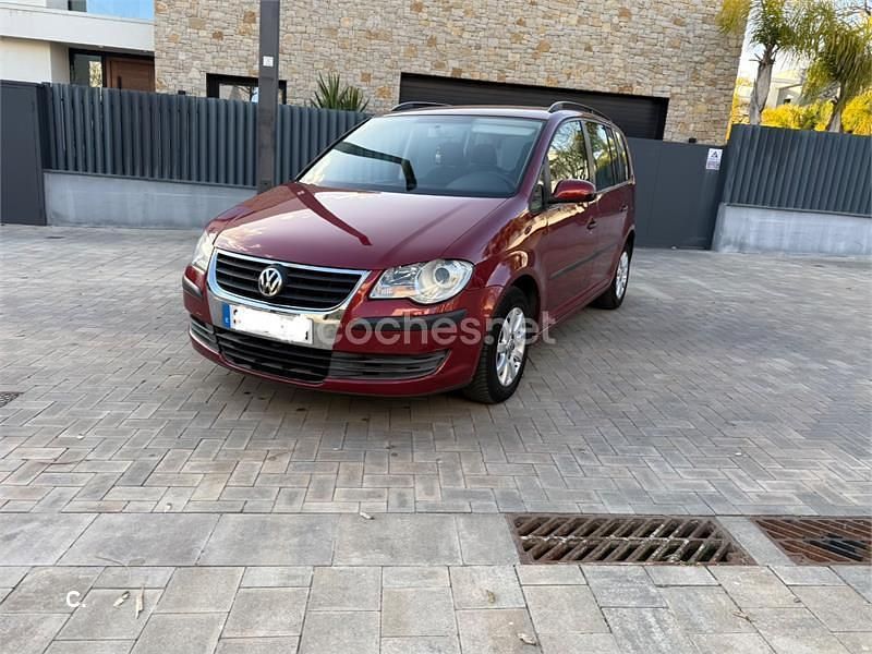 Usado VW Touran 105 CV (77 kW) 2008 Granate Monovolumen
