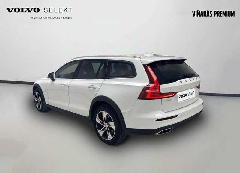 Usado Volvo V60 2021 Blanco Familiar