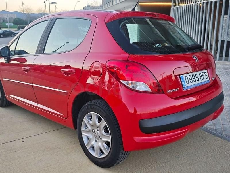 Usado Peugeot 207 Active 95 CV (69 kW) 2011 Rojo Berlina