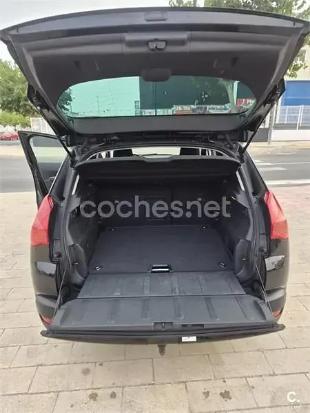 Usado Peugeot 3008 Premium 120 CV (88 kW) 2010 Negro Familiar