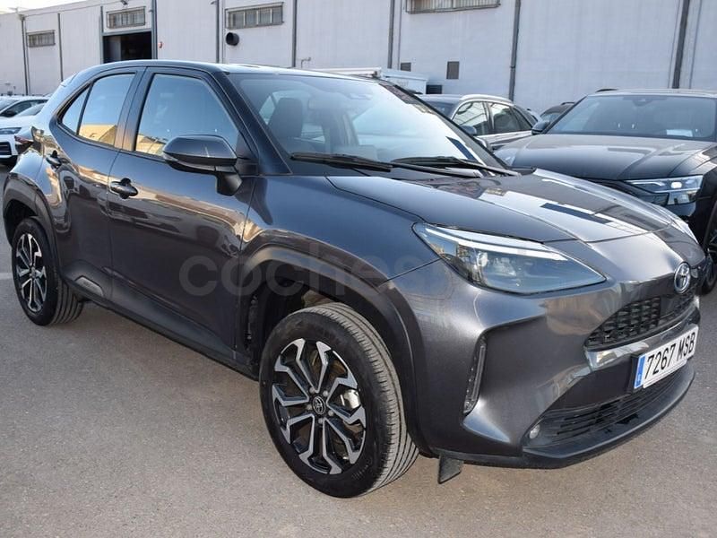 Usado Toyota Yaris Cross Active 116 CV (85 kW) 2024 Gris / plata SUV