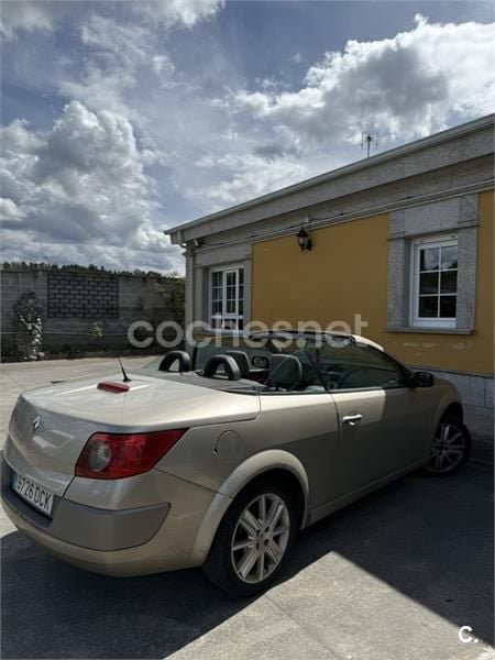 Usado Renault Mégane Cabriolet Privilege 120 CV (88 kW) 2004 Beige Descapotable