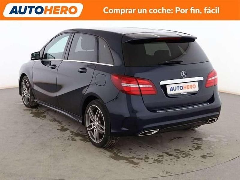 Usado Mercedes B200 AMG line 135 CV (99 kW) 2016 Azul Monovolumen