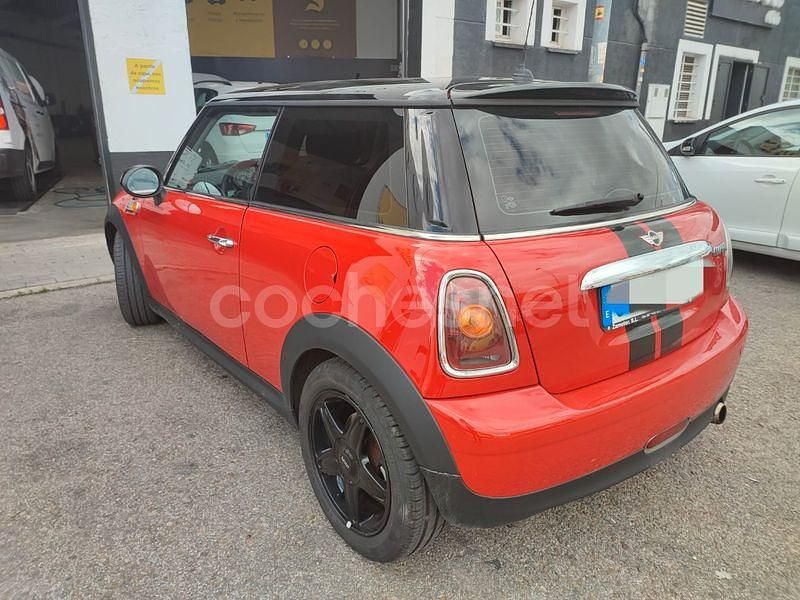 Usado Mini Cooper D 110 CV (80 kW) 2008 Rojo Utilitario